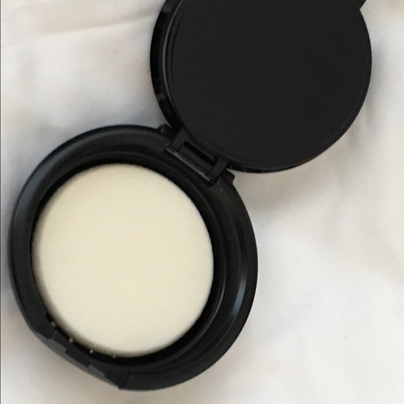 Lorac Oil Free Wet Dry Powder - Picture 3 of 3