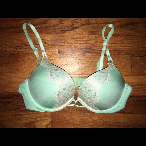 Victoria Secret Bombshell Push-up Bra Size 34B