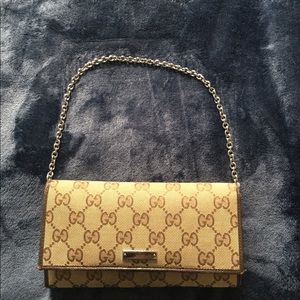Authentic Gucci Wallet on Chain.