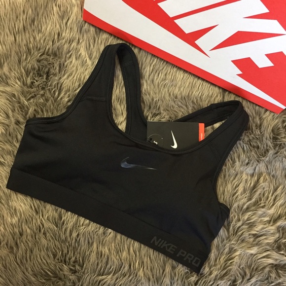 Nike Tops - ⚡️FLASH SALE⚡️ Nike Pro Sports Bra