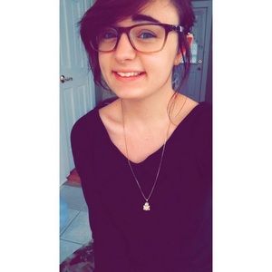 Meet your Posher, Cassandra