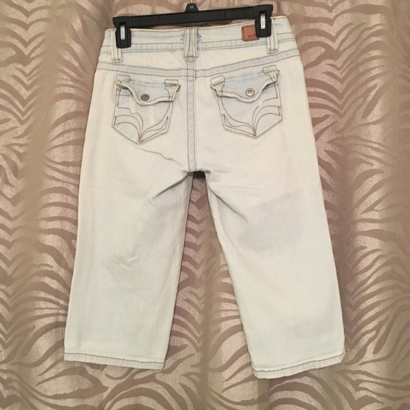Light wash demon capris - Picture 2 of 2