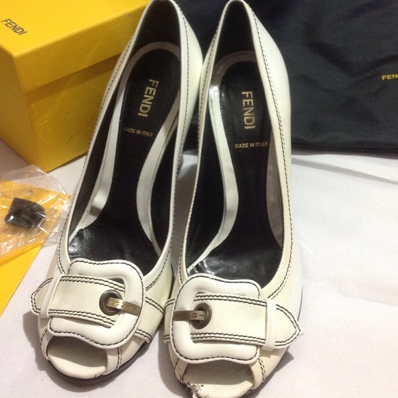 FENDI Peep-Toe Pump - Picture 2 of 4