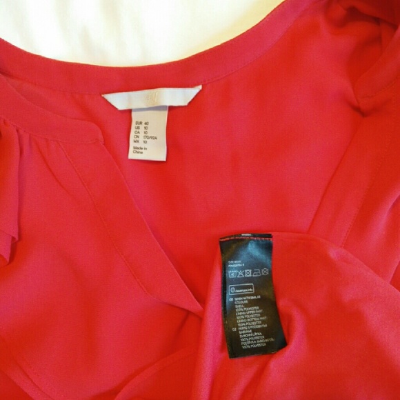 Sleeveless coral dress with flutter v-neck. - Picture 3 of 3