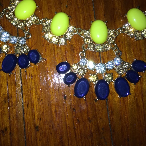 Statement necklace - Picture 3 of 4