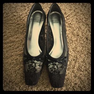 Lace kitten heel