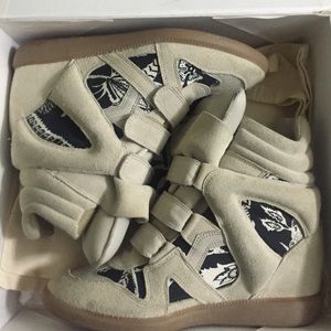Isabel marant sneaks. Beige special edition
