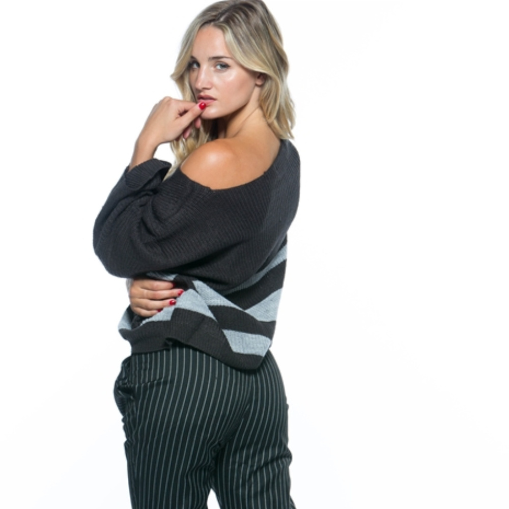 ((LAST ONE))OVERSIZED KNITTED SWEATER - Picture 2 of 4