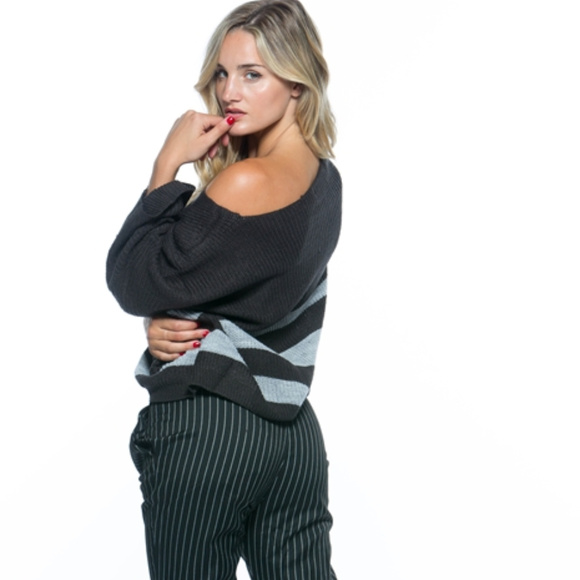 ((LAST ONE))OVERSIZED KNITTED SWEATER - Picture 2 of 4