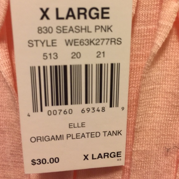 SOLD 💥Women's Scoop Neck Pintuck & Slubbed Tank - Picture 4 of 4