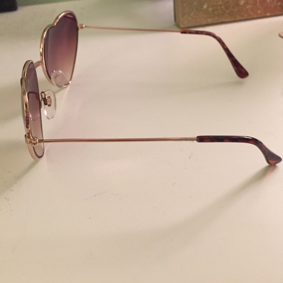 Heart shaped sunglasses - Picture 4 of 4