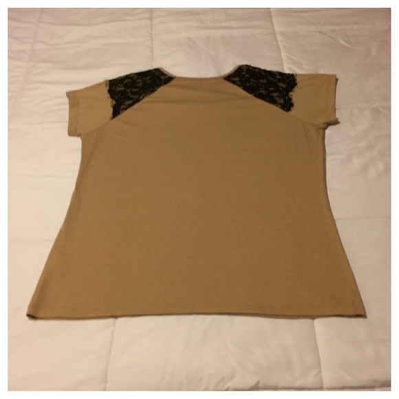 Roz & Ali Tan and Black Lace Top - Picture 4 of 4