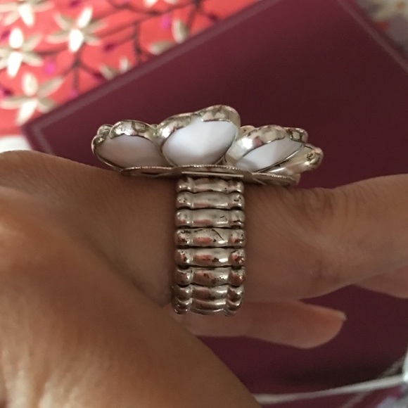 Flower ring - Picture 3 of 3