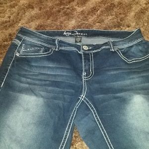 Ari ya Jeans 16