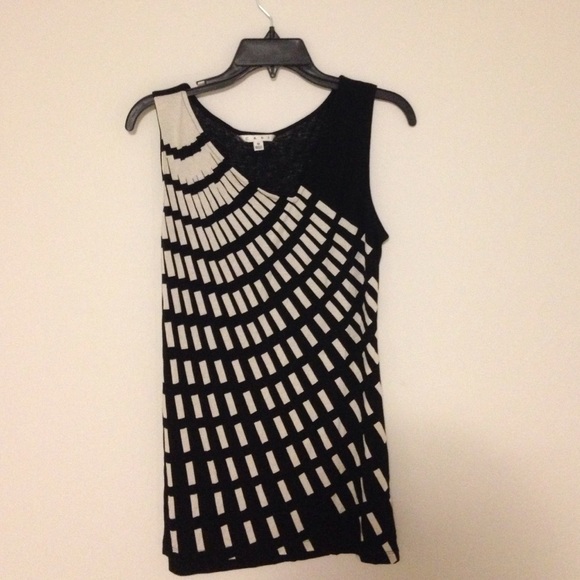 CAbi black and white patterned blouse