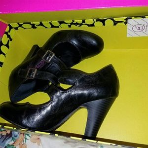 EUC 3.5 inch Chunky Heel Mary Jane Pumps