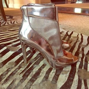 NWOT Bcbg metallic, peep toe mesh booties