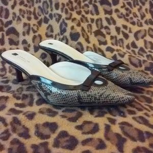 Adorable Carole Little bareback kitten heels