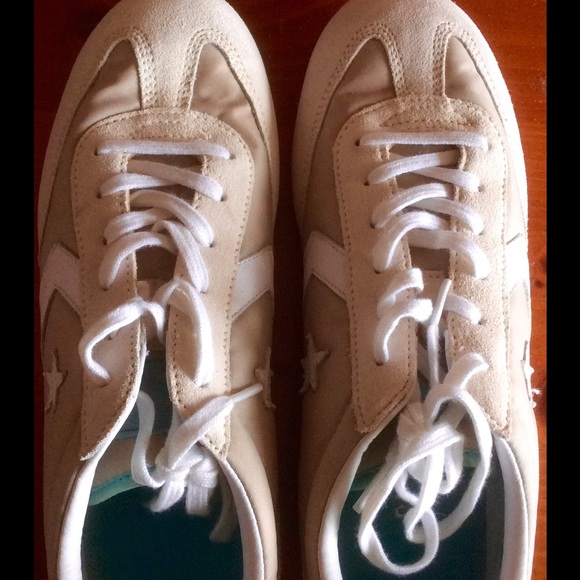 Converse tennis shoes