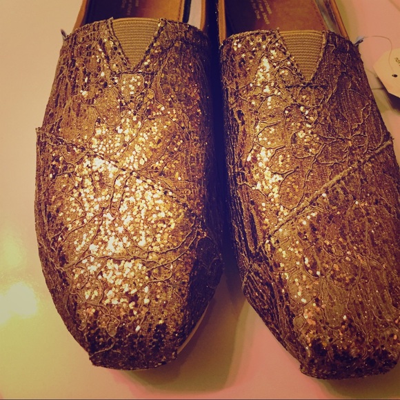 Brand New Rose Gold TOMS sz 11W