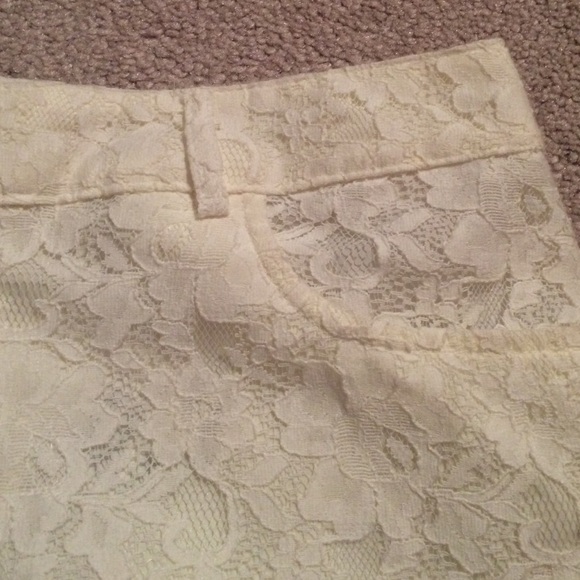 NWT H&M divided white lace shorts - Picture 3 of 4