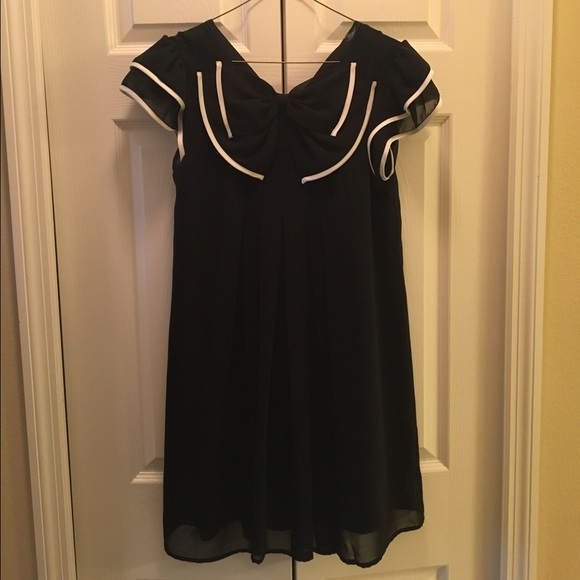 Dresses & Skirts - H&M Black Bow Shift Dress