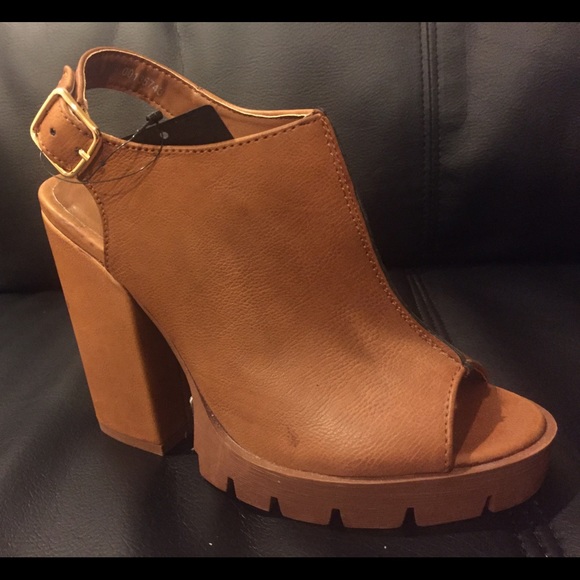 Tan Peep Toe Heels - Picture 4 of 4