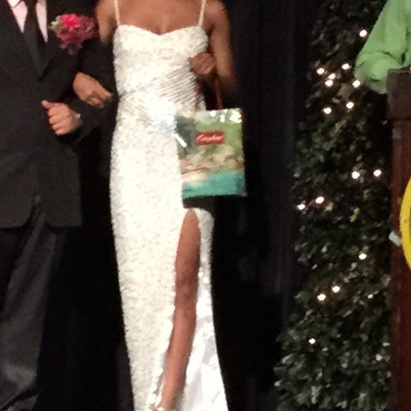 White sequence evening gown - Picture 2 of 2