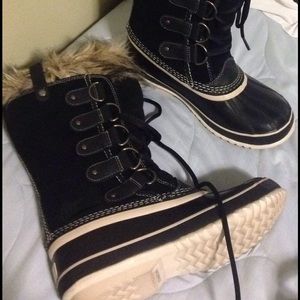 Sorel winter boots. Only worn a few times. EUC