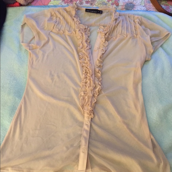 The limited blouse with ruffles