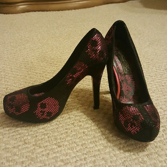Sequin skull