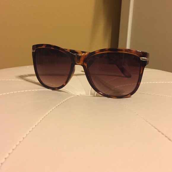 Leopard print sunnies!