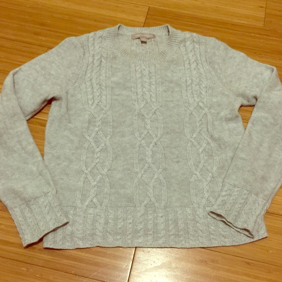 Banana Republic cute gray cropped sweater