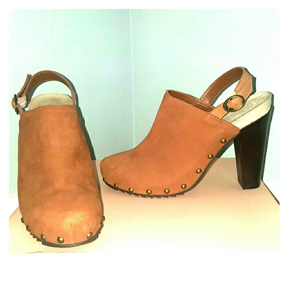 Kenneth Cole Brown Suede Clog