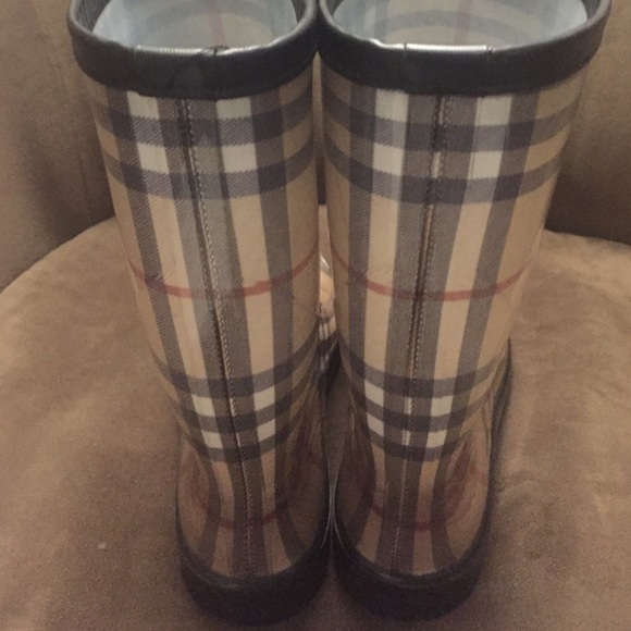 Burberry rain boots - Picture 2 of 3