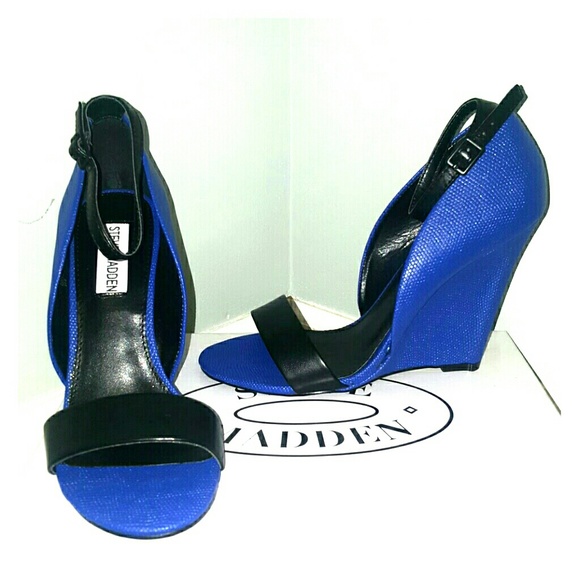 Steve Madden Black and Blue Leather Wedge