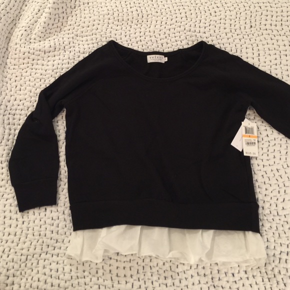 Cropped sweatshirt with white ruffled hem