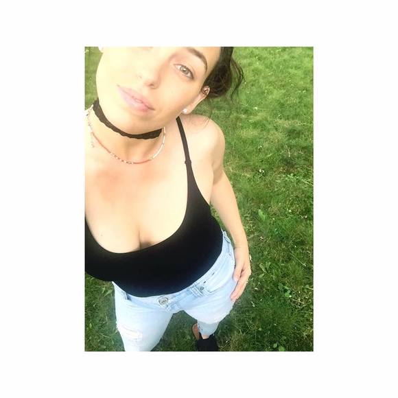 Meet your Posher, Ali - Picture 1 of 1