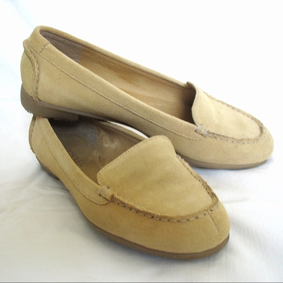 Aerosols suede flats