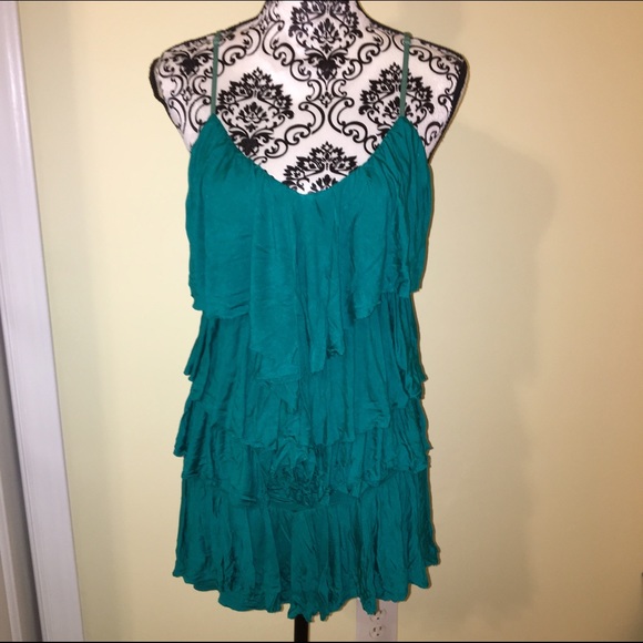 Dresses & Skirts - ❤️ Small Green V neck ruffle dress