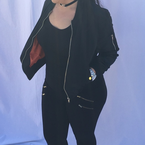 •RESTOCKED!!• Black bomber jacket - Picture 2 of 4