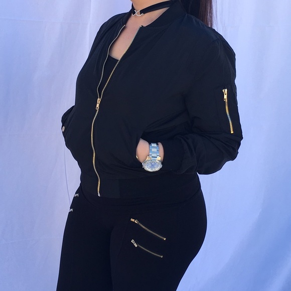 •RESTOCKED!!• Black bomber jacket - Picture 3 of 4