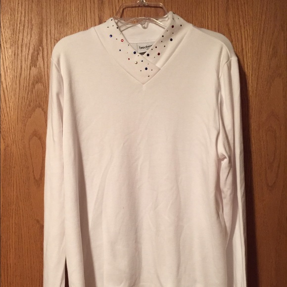 White top with colorful neck and sleeve detailing - Picture 1 of 4