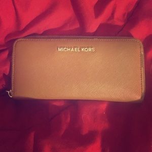 Michael Kors Jet Set Large Multifunction Wallet