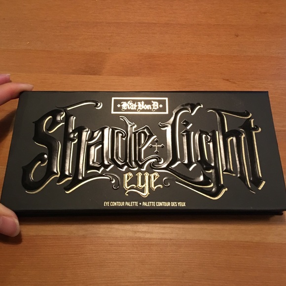 Kat Von D Shade Light eyeshadow palette