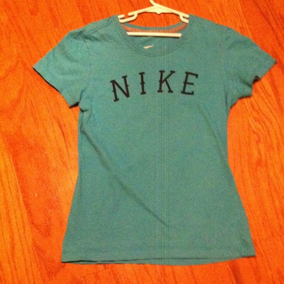 Girls Nike Tshirt