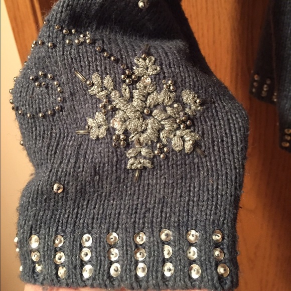 Snowflake sweater - Picture 3 of 4