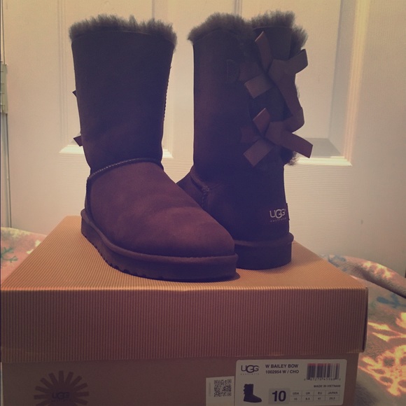 Women's Size 10 Chocolate Brown Bailey Bow UGGs