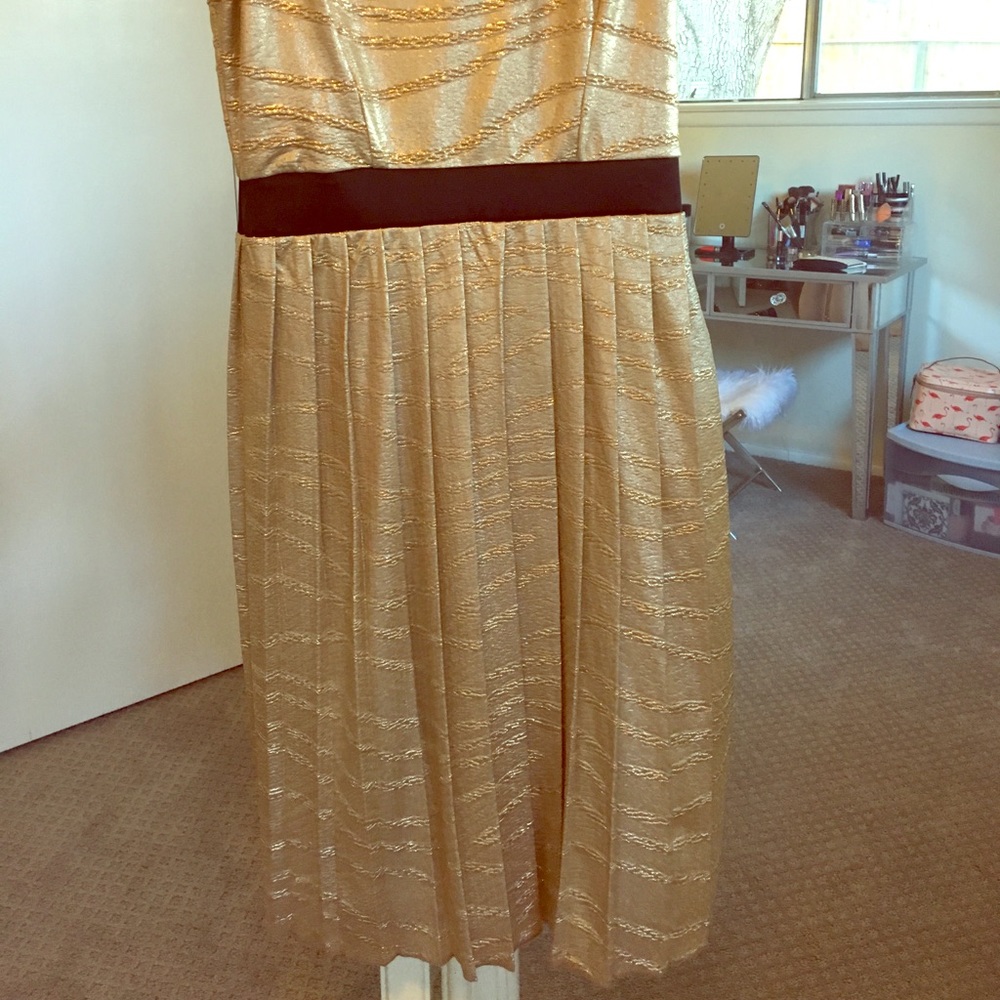 Gold pleated party dress - Picture 3 of 4