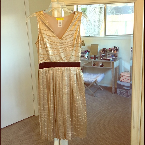Gold pleated party dress - Picture 2 of 4